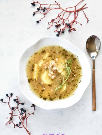 zupa z fasolą, ziemniakami, czosnkiem i rozmarynem white bean ,potato, garlic and rosemary soup Weiße Bohnen Suppe mit Kartoffeln knoblauch und rosmarin