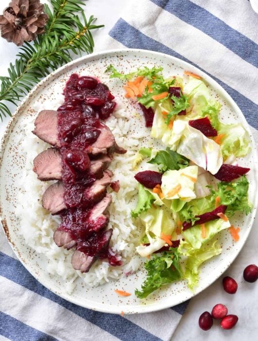 Pierś gęsi z sosem żurawinowo-pomarańczowym Goose breast with cranberry-orange sauce