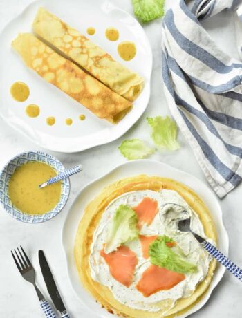 naleśniki z łososiem wędzonym i sosem musztardowo-miodowym pancakes with smoked salmon and honey-mustard sauce