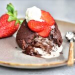 Fondat czekoladowy - ciasto czekoladowe z płynnym środkiem - chocolate lava cake