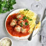Ricotta meatballs in spicy tomato sauce Klopsiki z mięsem i ricottą w sosie pomidorowym
