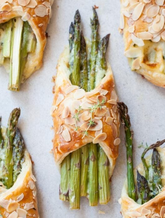 asparagus in puff pastry with cheese and ham