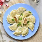 pierogi z kapusta i grzybami.