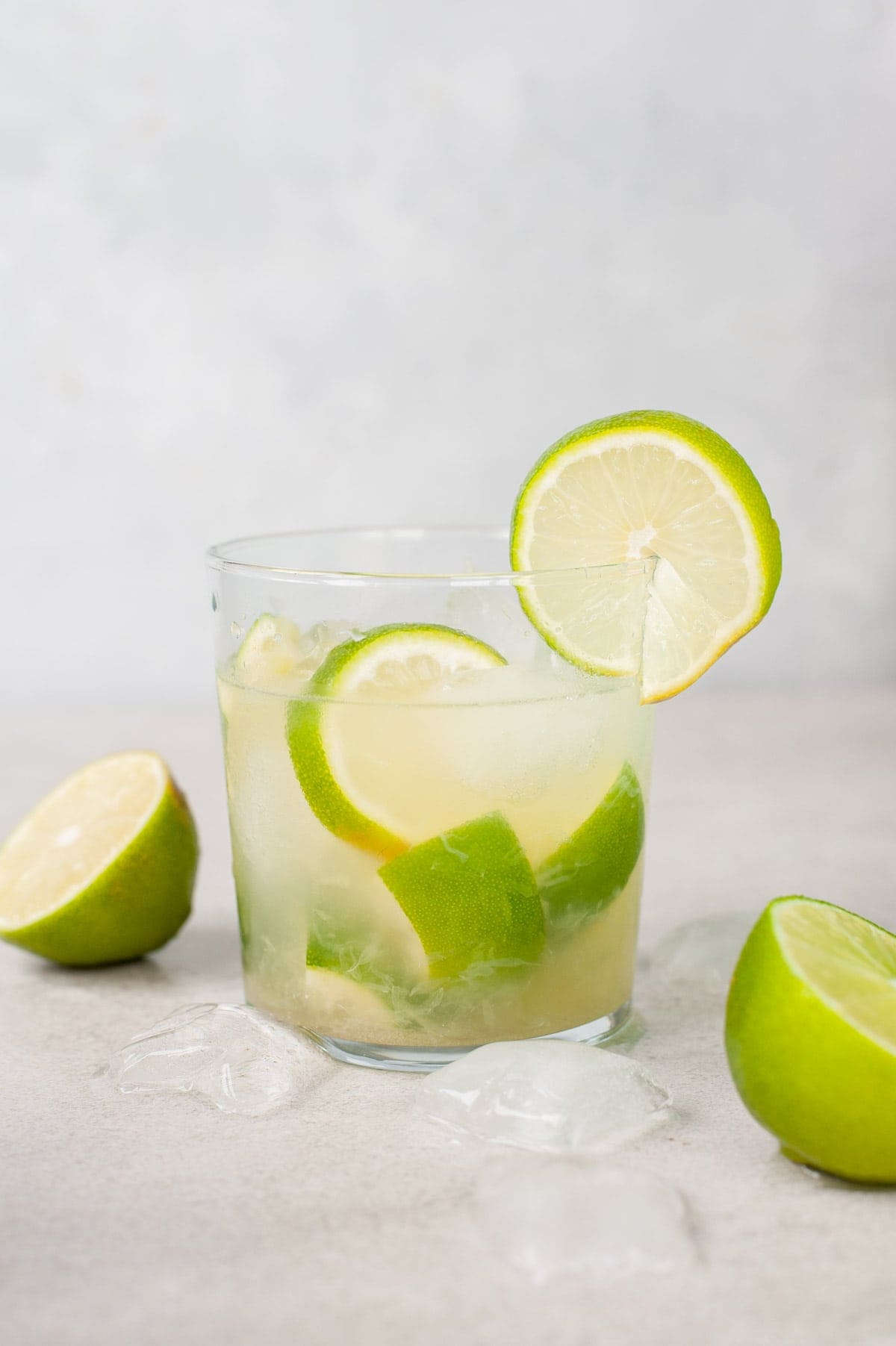 Przepis na drink Caipirinha (+4 owocowe wersje)