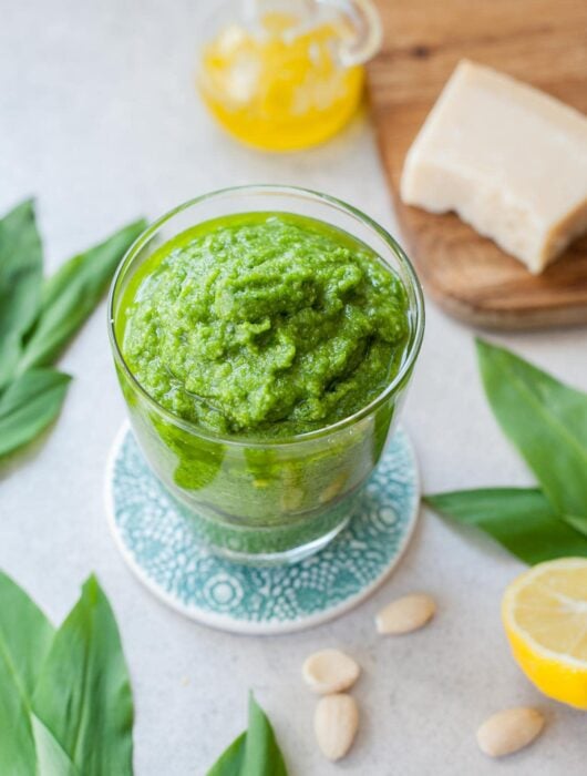 pesto z czosnku niedzwiedziego