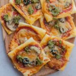 Puff pastry pizza bites pinnable image.