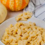 Pumpkin mac and cheese pinnable image.